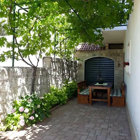 Tomas Apartmán *